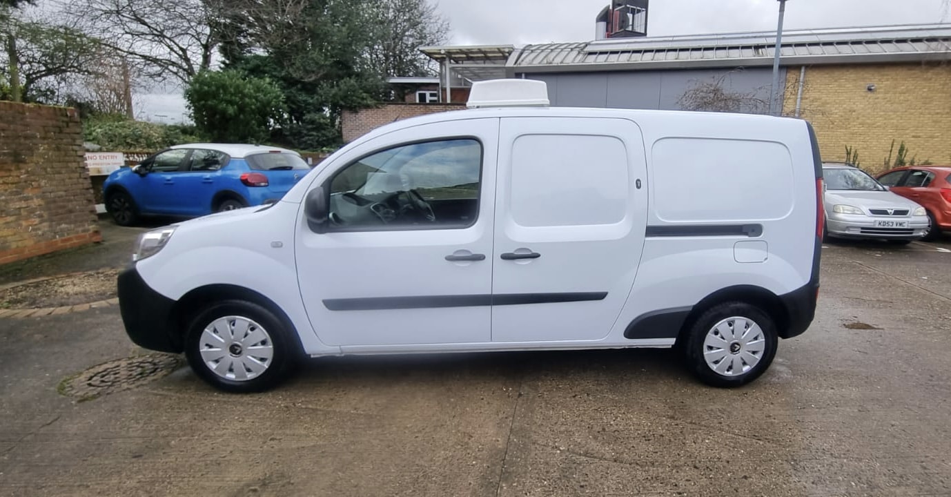 White Renault Kangoo Maxi used by Surrey Same Day Couriers
